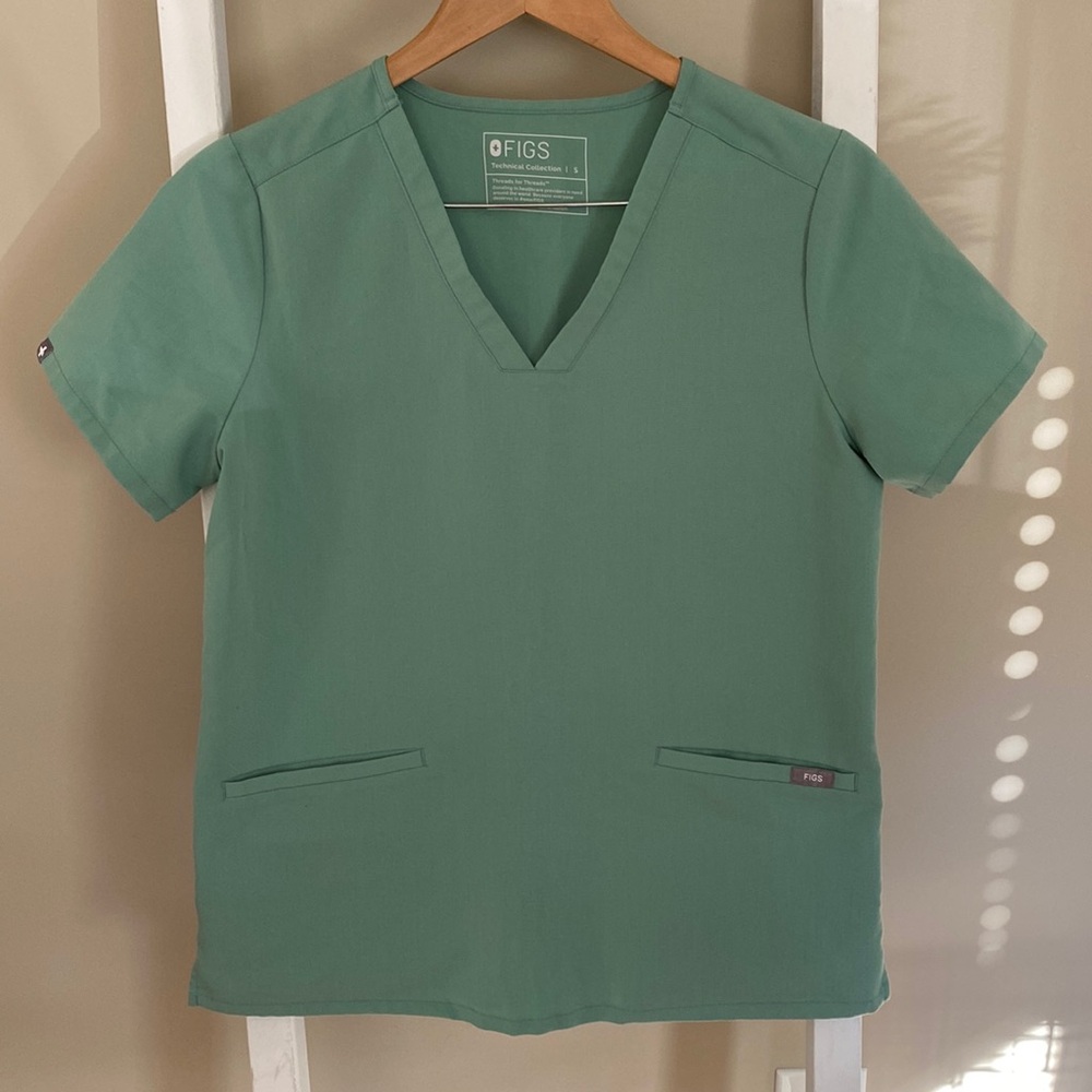 Figs Scrub Top